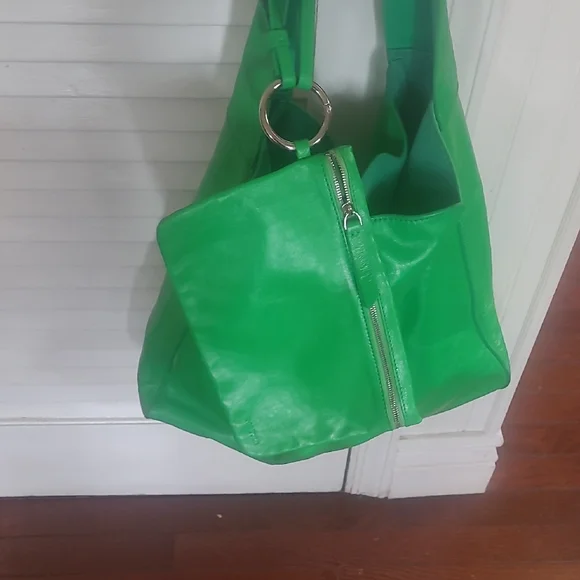Gorgeous Green Leather Tote Bag In Great Condition.comes With Pouch - Picture 4 of 4